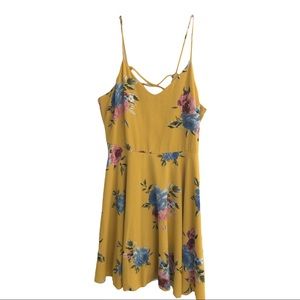 Beautiful! Floral dress perfect for summer.